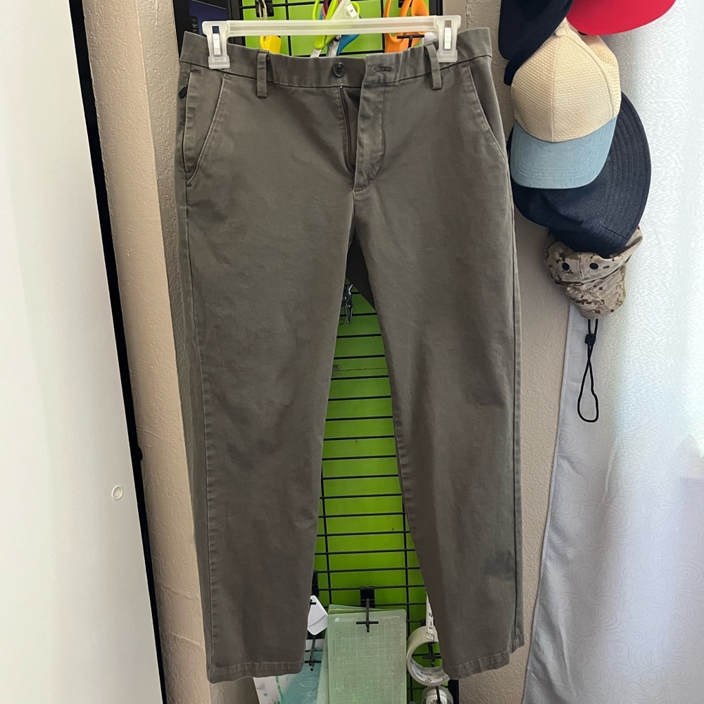 Taupe man Dockers chino 33x30